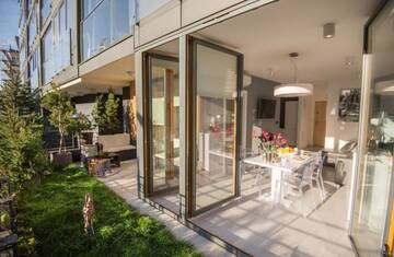 Фотографии Апартаменты Garden Apartment Cracow- Shopping Mall 1min, Underground Parking, Family Friendly, City Center г. Краков (Польша) №1 Фото Апартаменты Garden Apartment Cracow- Shopping Mall 1min, Underground Parking, Family Friendly, City Center г. Краков 1