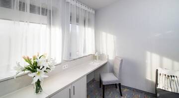 Фото номера Классический люкс Отель Hotel J&amp;J Sport Center г. Краков 3