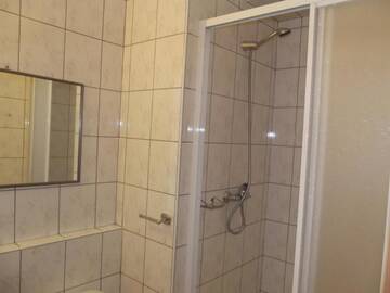 Фото номера Двухместный номер с 2 отдельными кроватями и собственной ванной комнатой Хостелы DS Za Kolumnami г. Краков 10