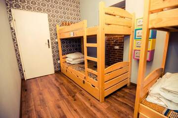 Фото номера Кровать в общем номере с 4 кроватями Хостелы Greg&amp;Tom Beer House Hostel г. Краков 6