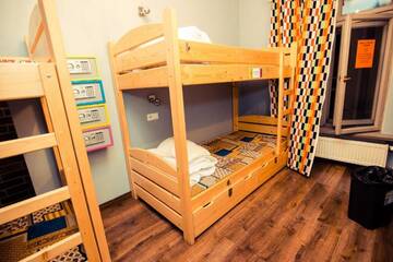 Фото номера Кровать в общем номере с 4 кроватями Хостелы Greg&amp;Tom Beer House Hostel г. Краков 7