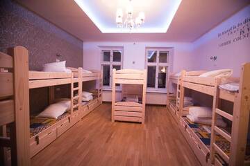 Фото номера Кровать в общем 12-местном номере Хостелы Greg&amp;Tom Beer House Hostel г. Краков 2