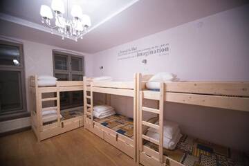 Фото номера Кровать в общем 12-местном номере Хостелы Greg&amp;Tom Beer House Hostel г. Краков 5