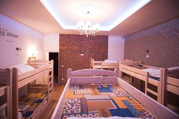 Фото номера Кровать в 10-местном общем номере Хостелы Greg&amp;Tom Beer House Hostel г. Краков 2