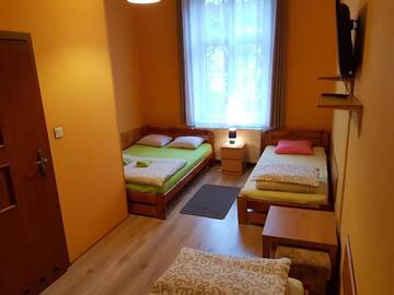 Фото номера Четырехместный номер с ванной комнатой Хостелы Dream Hostel &amp; Apartments г. Краков 2