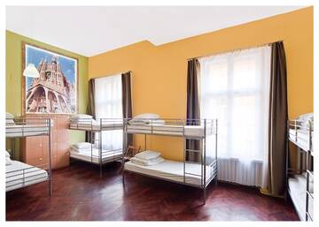 Фото номера Односпальная кровать в общем номере с 10 кроватями Хостелы One World Hostel г. Краков 8