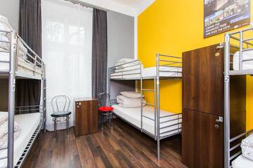 Фото номера Кровать в общем 6-местном номере Хостелы One World Hostel г. Краков 3