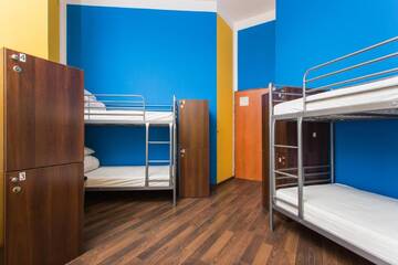Фото номера Кровать в общем 6-местном номере Хостелы One World Hostel г. Краков 4