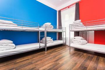 Фото номера Кровать в общем 8-местном номере Хостелы One World Hostel г. Краков 2