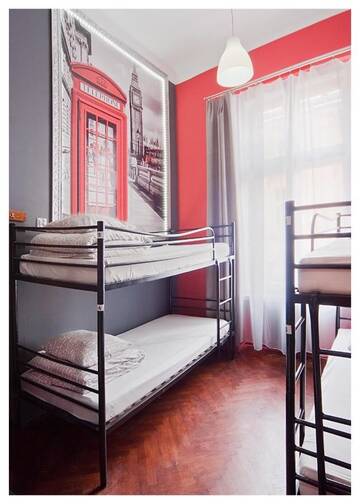Фото номера Кровать в общем 8-местном номере Хостелы One World Hostel г. Краков 5