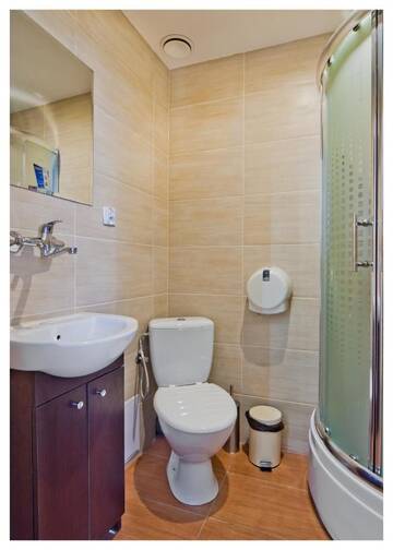 Фото номера Кровать в общем 12-местном номере Хостелы One World Hostel г. Краков 2