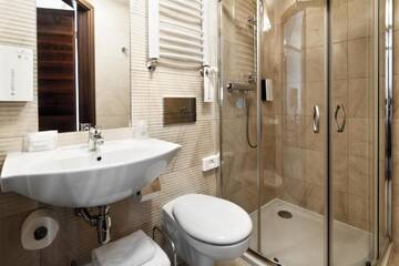 Фото номера Двухместный номер с 1 кроватью Отель Golden Tulip Krakow City Center г. Краков 6