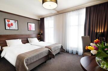 Фото номера Двухместный номер с 2 отдельными кроватями Отель Golden Tulip Krakow City Center г. Краков 8