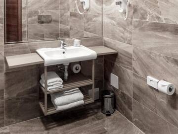 Фото номера Двухместный номер с 1 кроватью Отель Golden Tulip Krakow City Center г. Краков 7