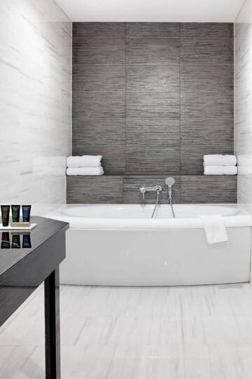 Фото номера Роскошные апартаменты Отель Metropolitan Boutique Hotel г. Краков 5