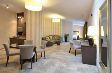 Фото номера Роскошные апартаменты Отель Metropolitan Boutique Hotel г. Краков 2