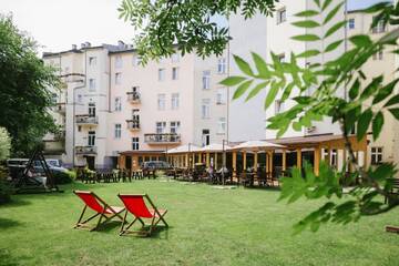 Фото номера Трехместный номер с видом на сад Отель Hotel Yarden by Artery Hotels г. Краков 4