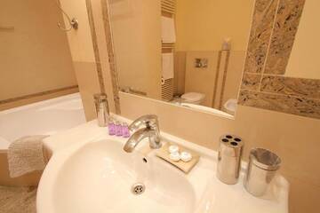 Фото номера Апартаменты с 3 спальнями Апартаменты Apartament Secesyjny г. Краков 46