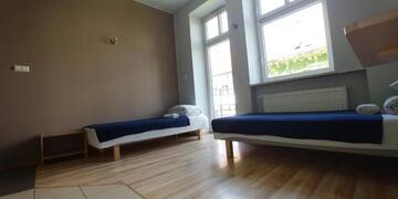 Фото номера Улучшенный двухместный номер с 1 кроватью или 2 отдельными кроватями Хостелы 999 Aparthostel г. Краков 18