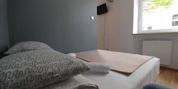 Фото номера Трехместный номер с собственной ванной комнатой Хостелы 999 Aparthostel г. Краков 8