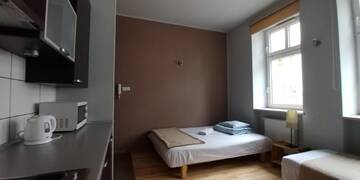 Фото номера Улучшенный двухместный номер с 1 кроватью или 2 отдельными кроватями Хостелы 999 Aparthostel г. Краков 11
