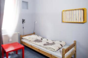 Фото номера Трехместный номер с общей ванной комнатой Хостелы Hostel Cinnamon г. Краков 18