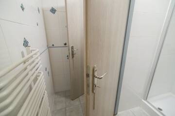 Фото номера Одноместный номер с общей ванной комнатой Хостелы Hostel Cinnamon г. Краков 21