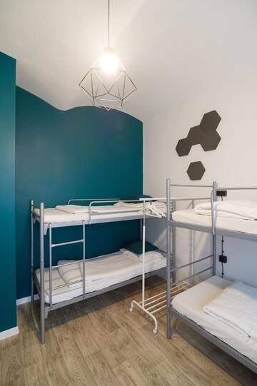 Фото номера Кровать в общем 6-местном номере для мужчин и женщин Хостелы Hostel Cinnamon г. Краков 7