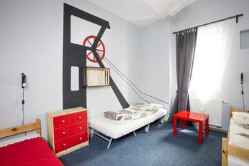 Фото номера Трехместный номер с общей ванной комнатой Хостелы Hostel Cinnamon г. Краков 11