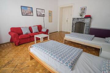 Фото номера Двухместный номер эконом-класса с 2 отдельными кроватями, с собственной внешней ванной комнатой Апарт-отели Roller Aparthostel г. Краков 6