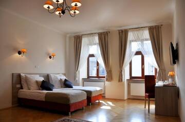 Фото номера Трехместный номер Отель Hotel Santi г. Краков 3