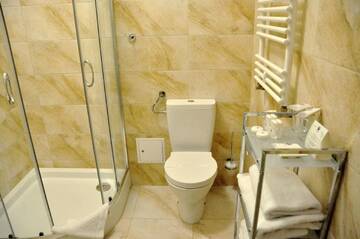 Фото номера Двухместный номер с 1 кроватью или 2 отдельными кроватями Отель Hotel Santi г. Краков 11