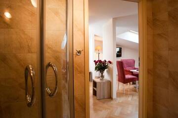 Фото номера Двухместный номер с 1 кроватью или 2 отдельными кроватями Отель Hotel Santi г. Краков 14