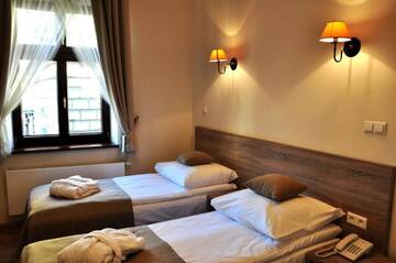 Фото номера Двухместный номер с 1 кроватью или 2 отдельными кроватями Отель Hotel Santi г. Краков 18