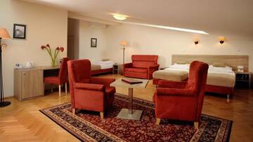 Фото номера Трехместный номер Отель Hotel Santi г. Краков 4