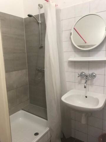 Фото номера Трехместный номер с ванной комнатой Хостелы Hostel Retro г. Краков 3