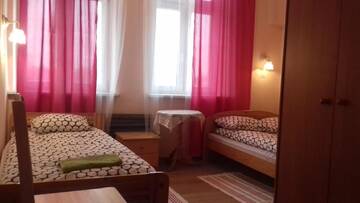 Фото номера Трехместный номер с ванной комнатой Хостелы Hostel Retro г. Краков 7