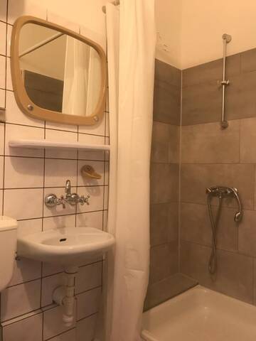 Фото номера Небольшой двухместный номер с 1 кроватью Хостелы Hostel Retro г. Краков 2