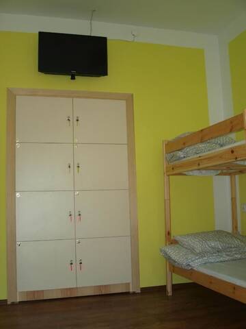 Фото номера Кровать в общем 8-местном номере Хостелы Chilli Hostel г. Краков 19