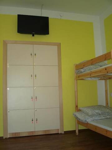 Фото номера Кровать в общем 8-местном номере Хостелы Chilli Hostel г. Краков 49