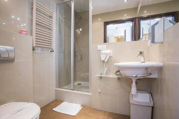 Фото номера Двухместный номер с 1 кроватью Апарт-отели Atlantic Aparthotel г. Краков 7