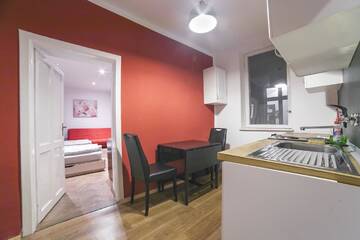 Фото номера Семейный номер Апарт-отели B&amp;B La Fontaine г. Краков 3
