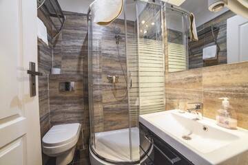 Фото номера Апартаменты с 6 спальнями Апарт-отели B&amp;B La Fontaine г. Краков 3