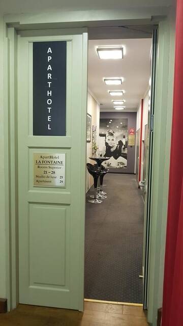 Фото номера Двухместный номер «Комфорт» с 1 кроватью или 2 отдельными кроватями Апарт-отели B&amp;B La Fontaine г. Краков 3