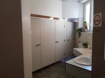 Фото номера Спальное место на двухъярусной кровати в общем шестиместном номере № 3 Хостелы Bubble Hostel г. Краков 16