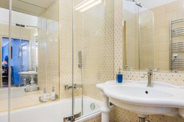 Фото номера Улучшенный номер-студио (для 2 взрослых) Апарт-отели Orlowska Townhouse Apartments г. Краков 2