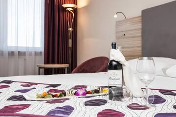 Фото номера Стандартный номер с кроватью размера &quot;queen-size&quot; Отель Galaxy Hotel г. Краков 11