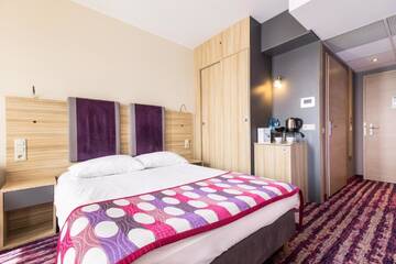 Фото номера Стандартный номер с кроватью размера &quot;queen-size&quot; Отель Galaxy Hotel г. Краков 7