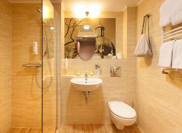Фото номера Стандартный двухместный номер с 2 отдельными кроватями Отель Galaxy Hotel г. Краков 5