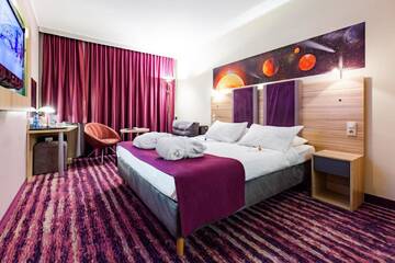 Фото номера Номер бизнес-класса с кроватью размера &quot;queen-size&quot; Отель Galaxy Hotel г. Краков 5